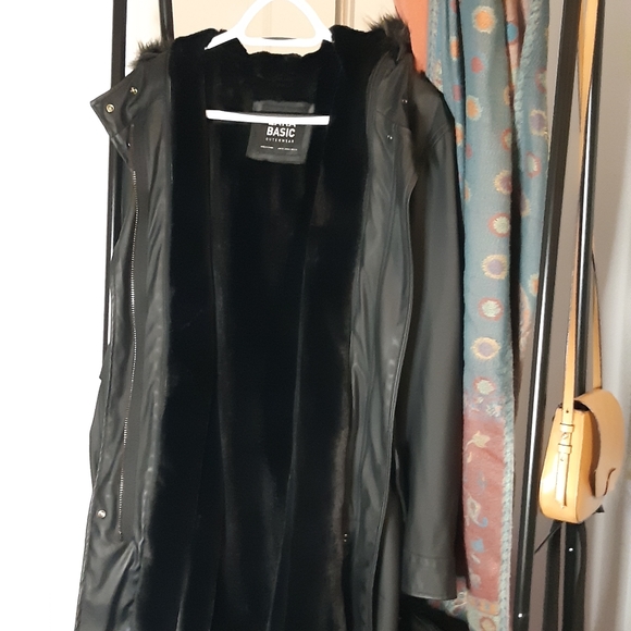 🌺Moving Sale!🪴 Black Faux Fur lined rain coat - Picture 3 of 7
